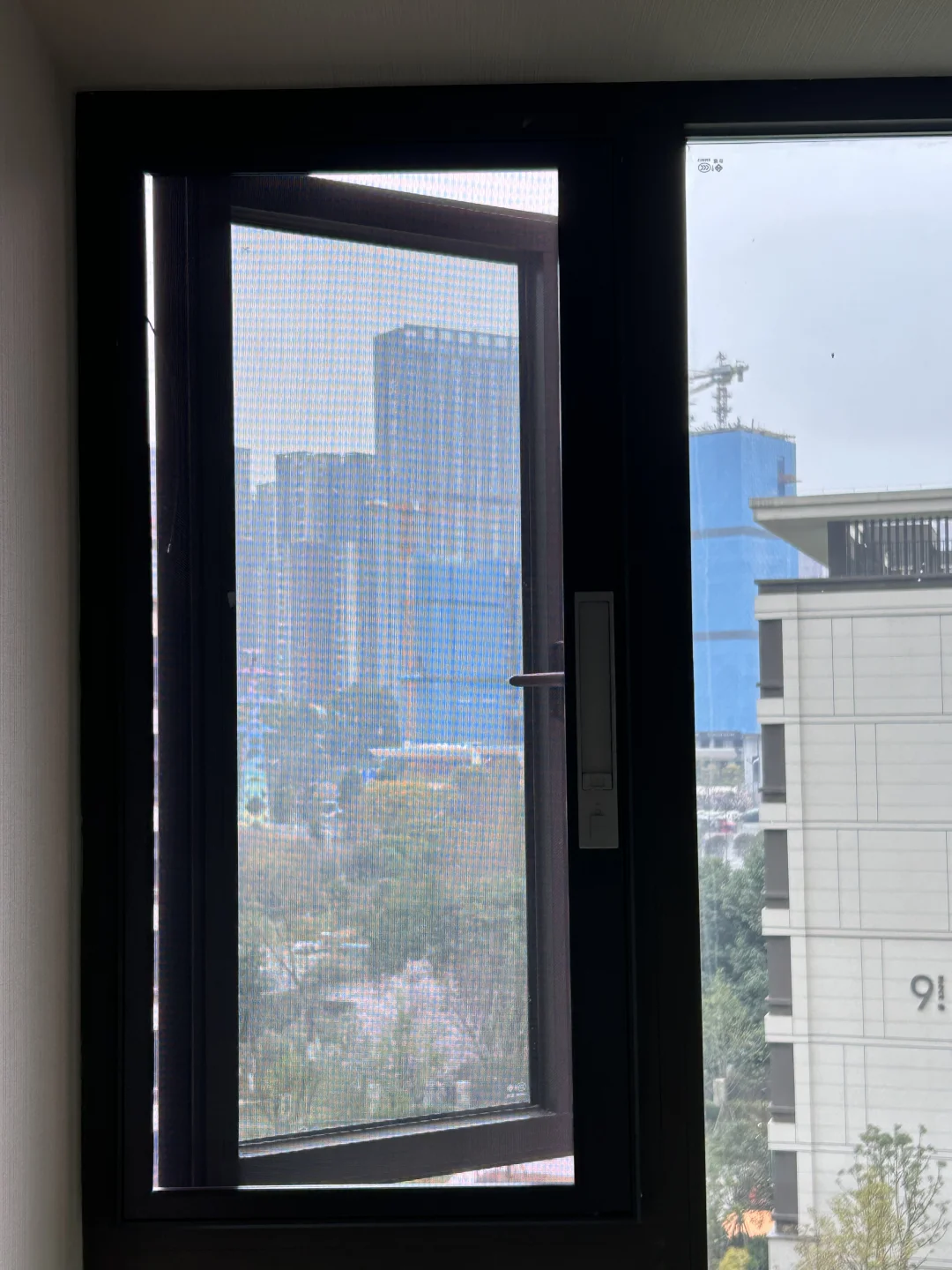 玖悦华章纱窗又一家完工