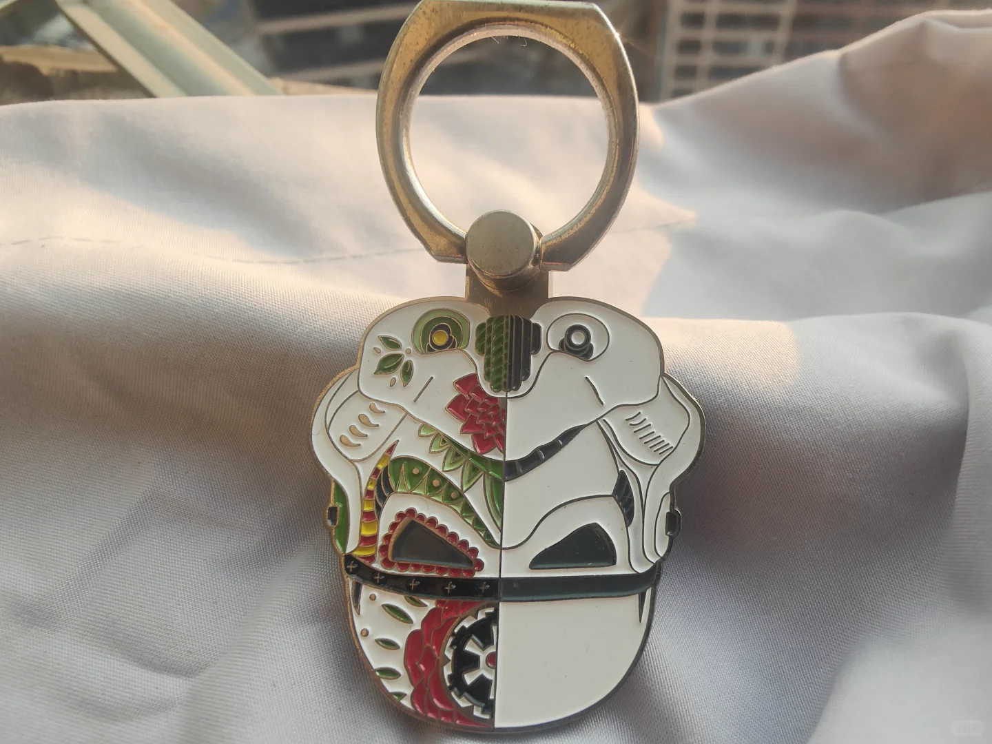 就拿工厂早前钥匙扣来介绍下金属徽章工艺