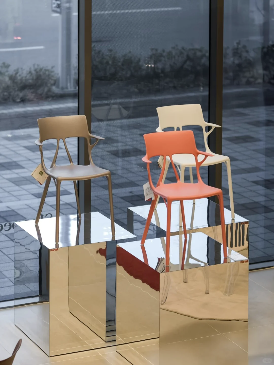 ??Kartell A.I.椅 | 坐入未来的流动符号
