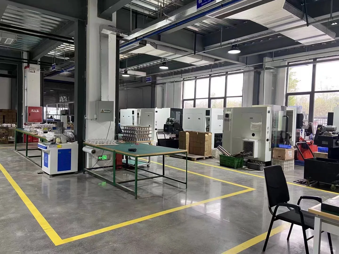 00后慢慢接手父辈的加工厂。