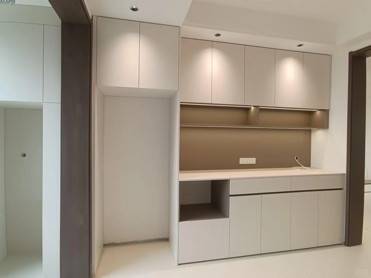 爱格U188衣柜落地