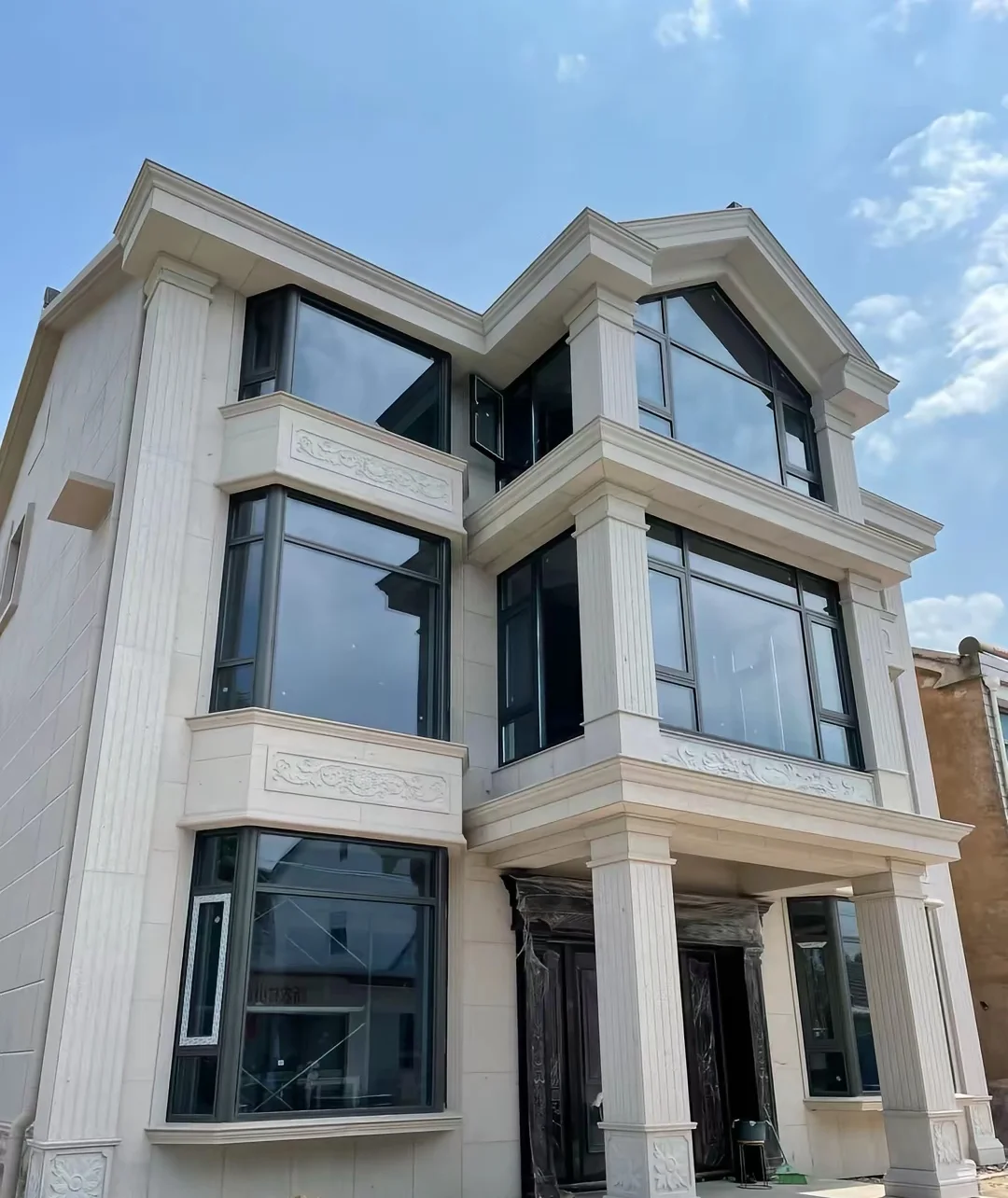 被问爆的别墅封窗案例，性价比杠杠的！