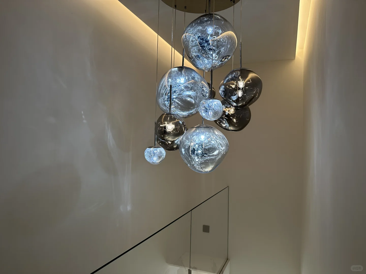 欢迎来到我家客厅的C位—斯卡帕楼梯电视墙