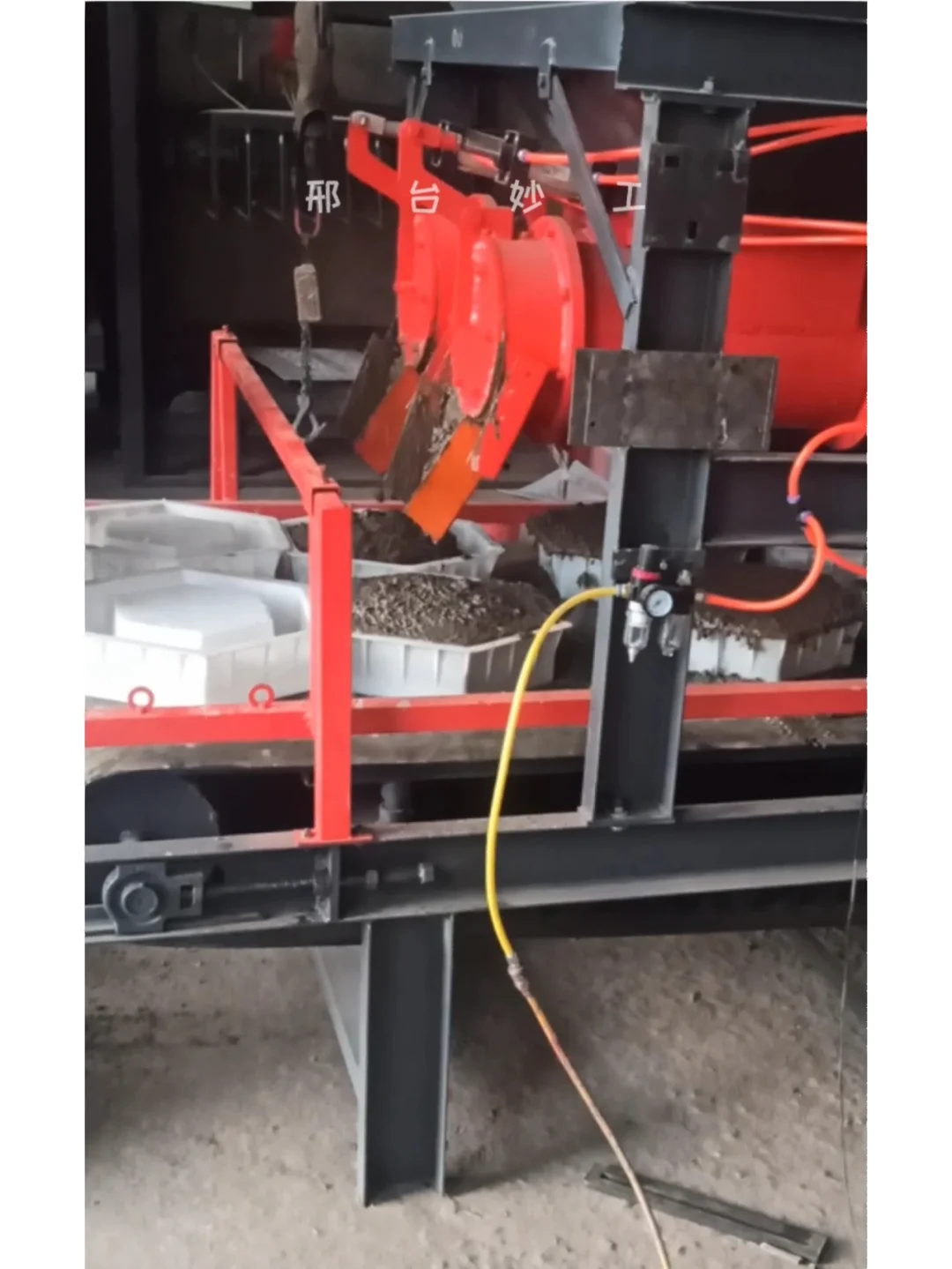 妙工水泥预制品布料机器成型生产线设备