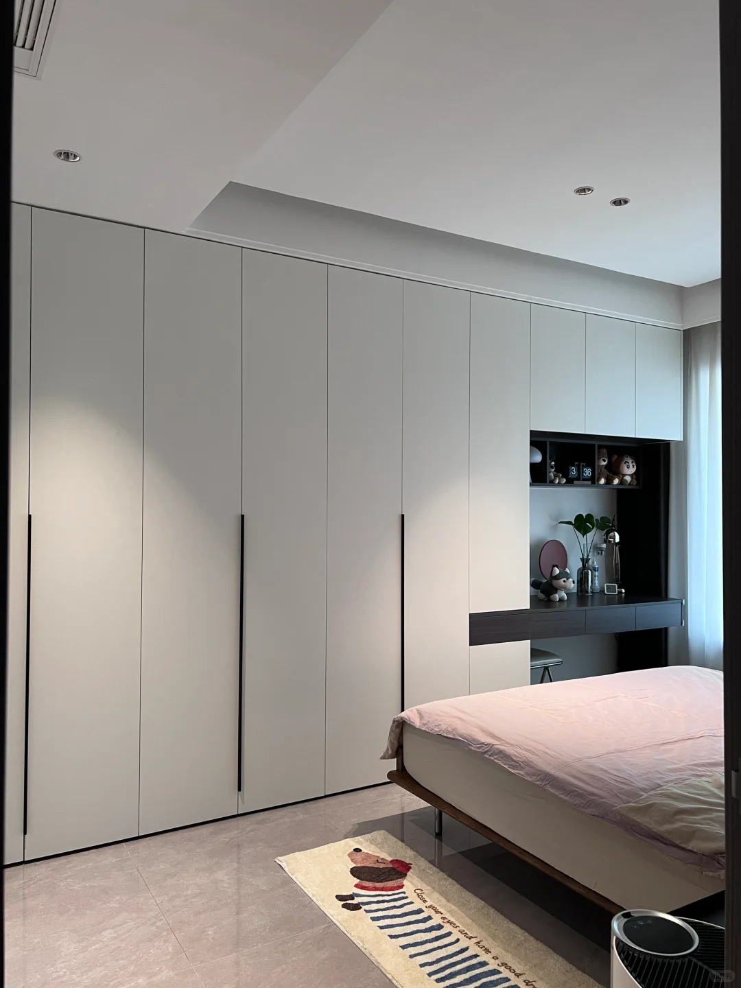 听我一句劝，卧室做床尾衣柜真的太舒服啦！