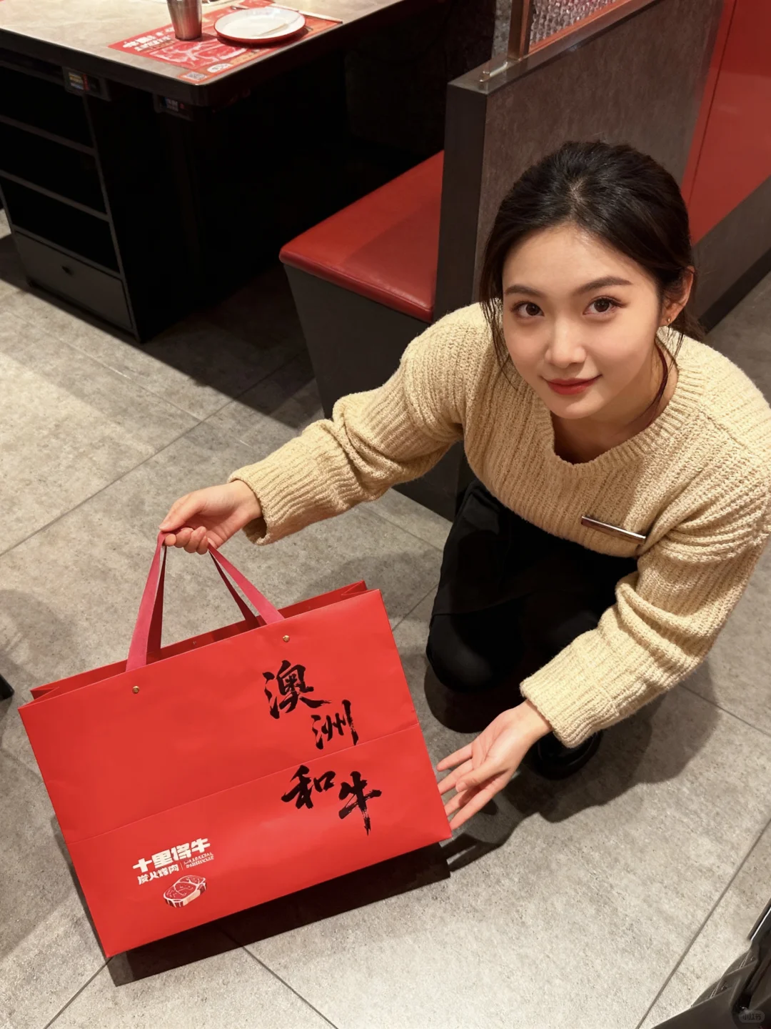 PANTONE的效果外加局部UV,叠加压纹的体验