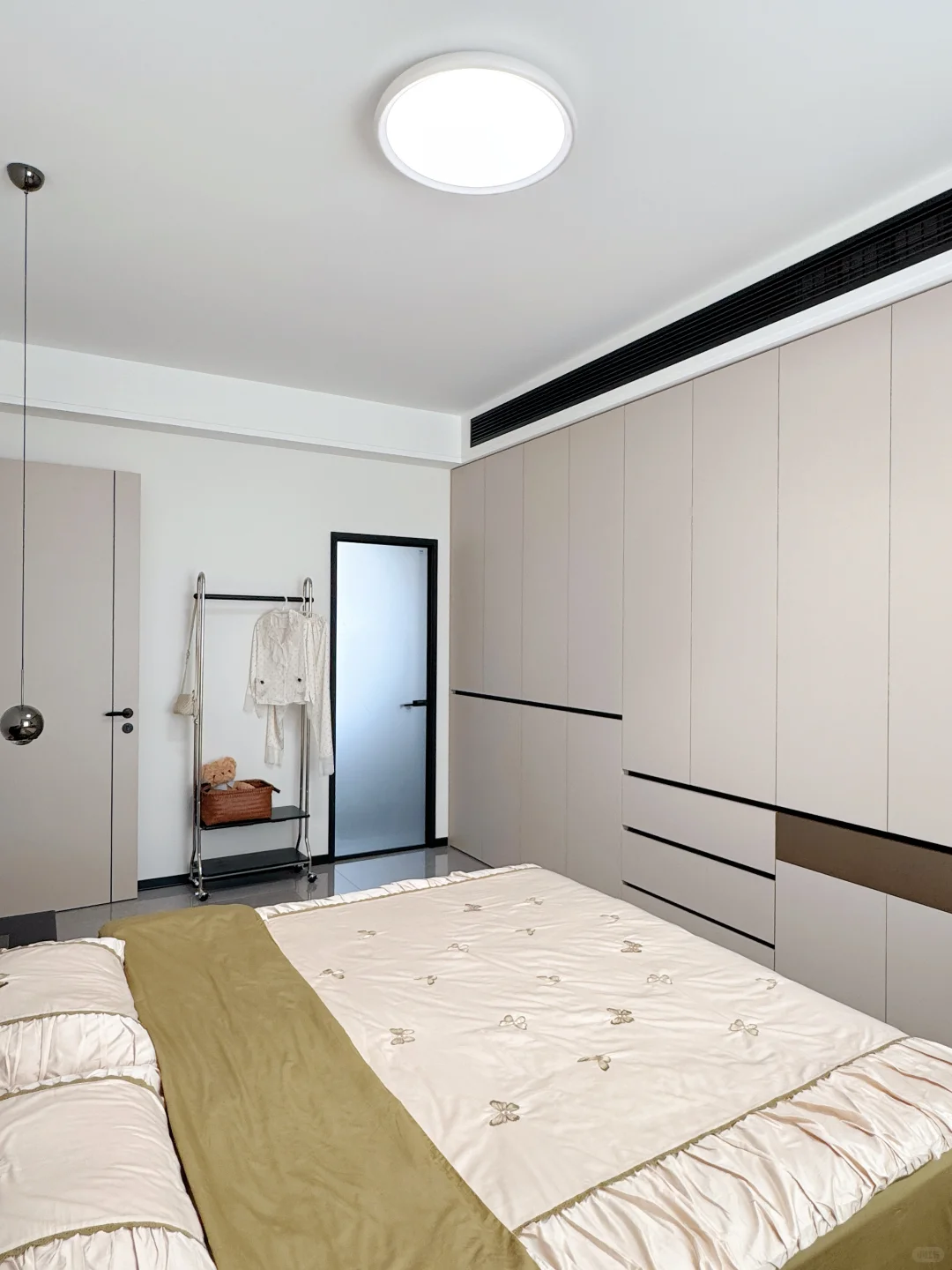 开间3.3m做床尾衣柜⁉️邻居看了想砸掉重装?