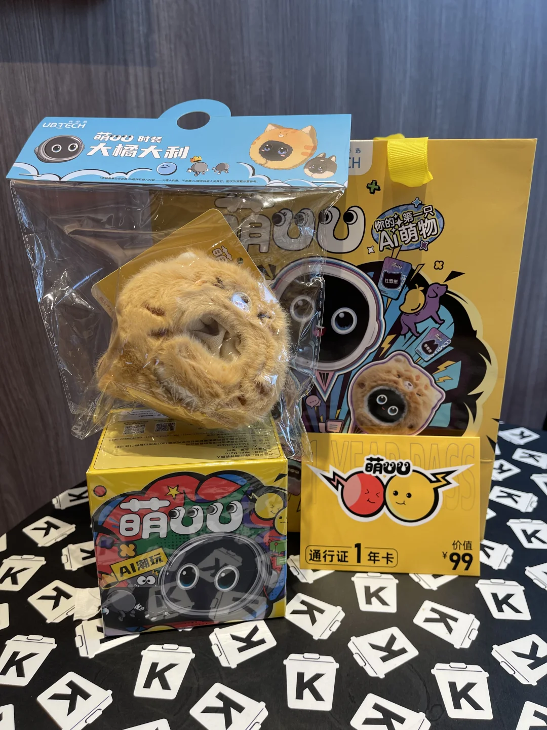 机器人大会上领养的小宠物