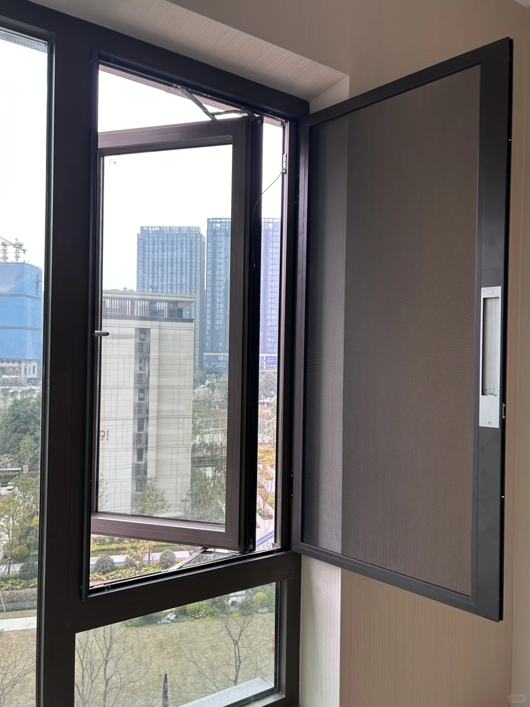 玖悦华章纱窗又一家完工