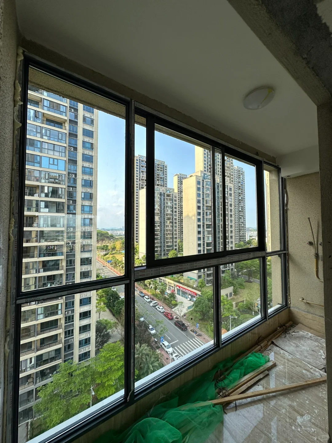 在柳州这样的落地玻璃450一平、您满意嘛。