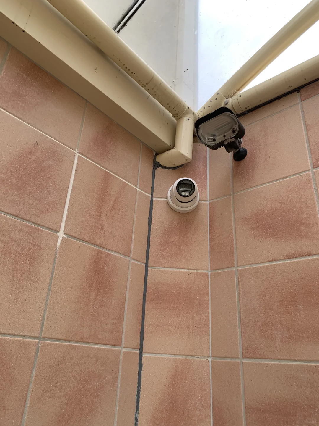 智能AI识别声光报警摄像头包安装