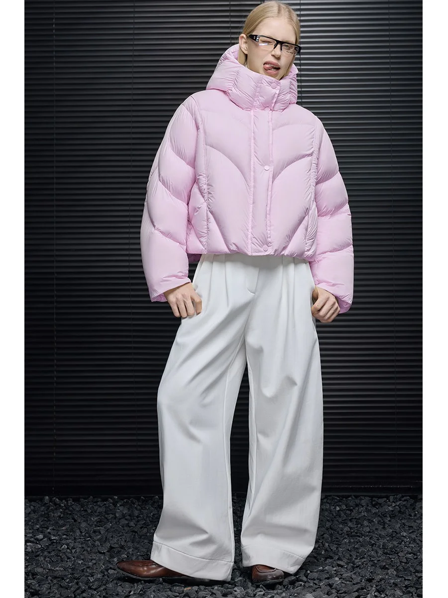 粉色短款连帽羽绒服