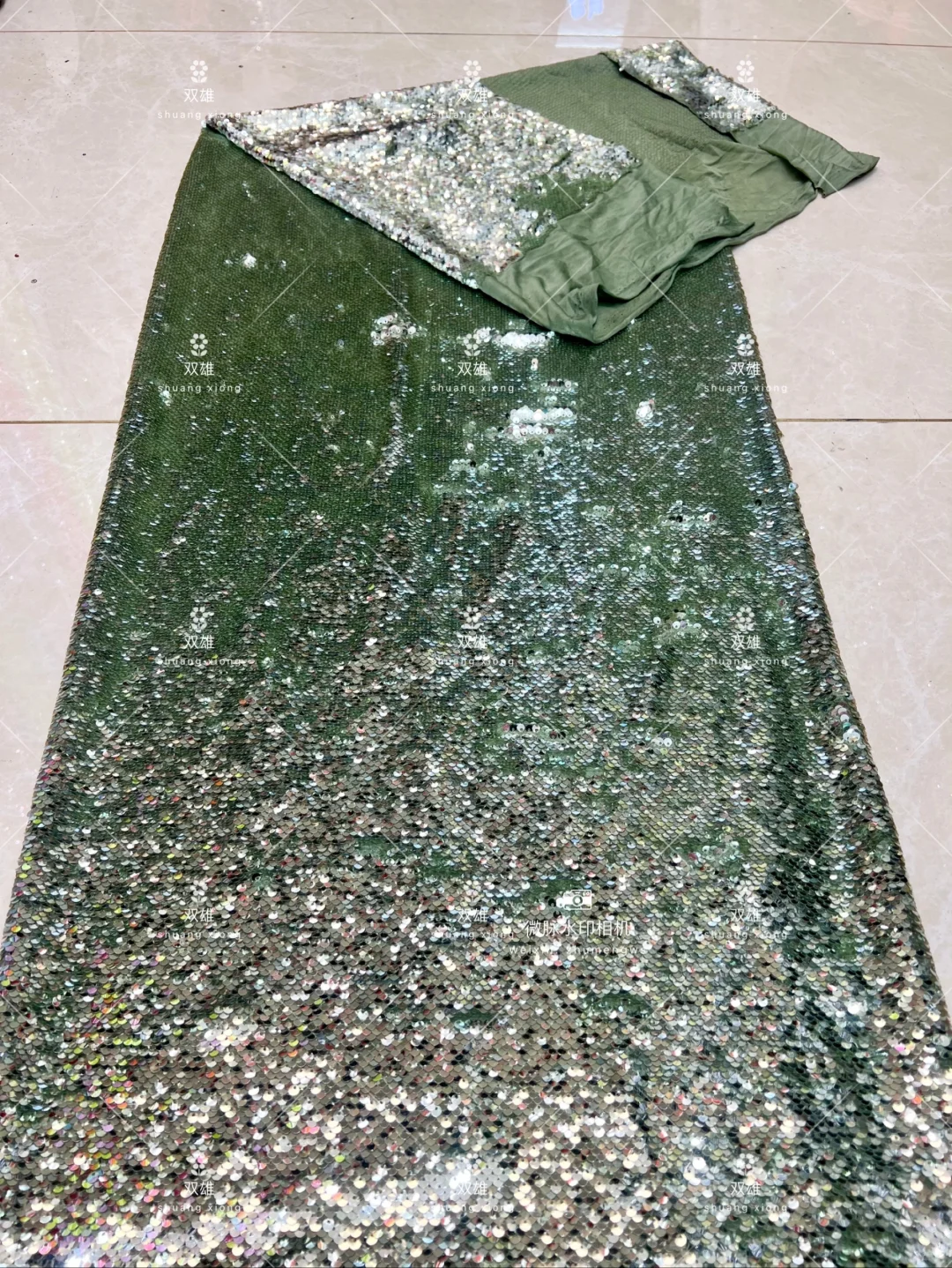 谁懂啊???好喜欢这种闪闪发光的面料✨✨?