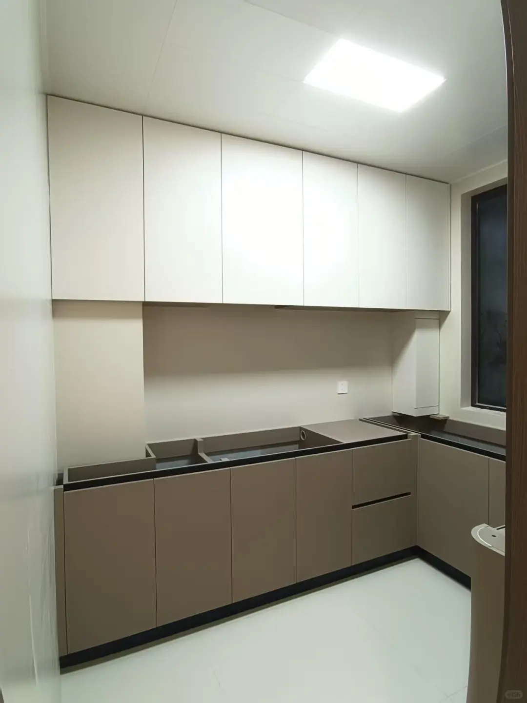 爱格U188衣柜落地