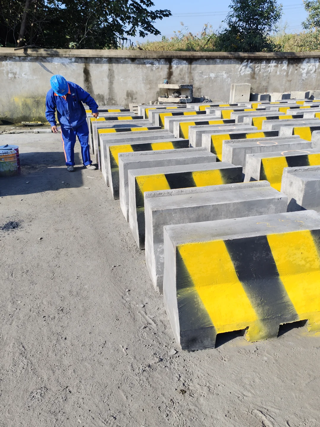 江苏安徽上海围挡水泥墩光伏墩隔离墩