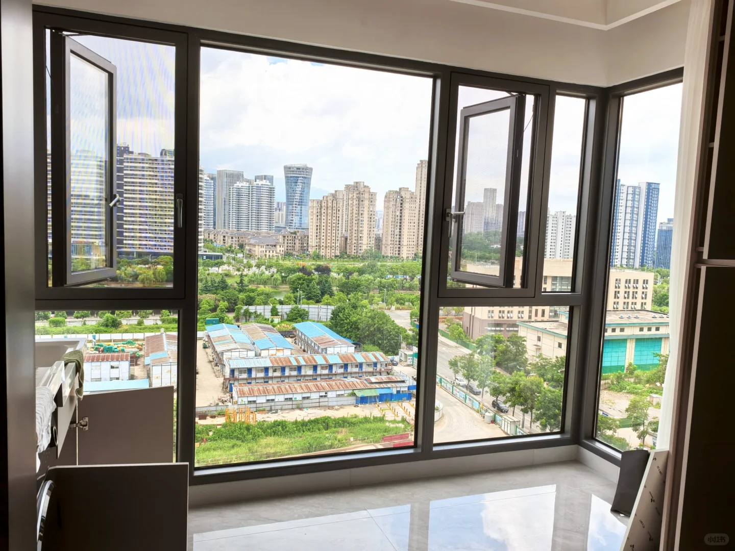九江联泰五期小区落地窗完工