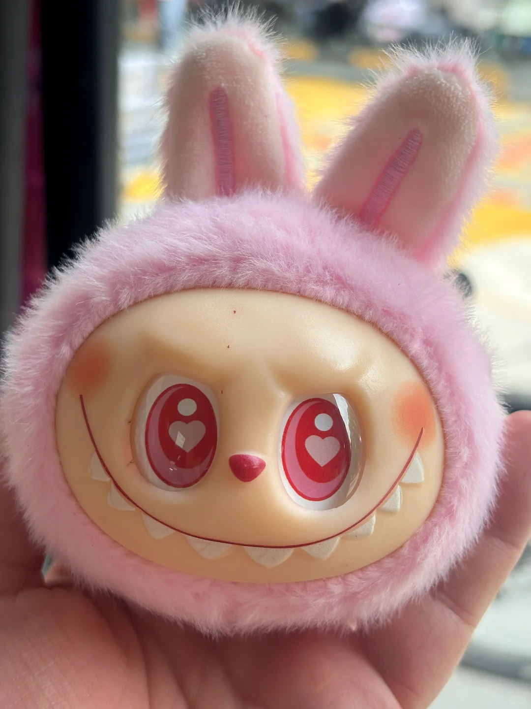 学校门口小卖部5元一只的mini labubu，?