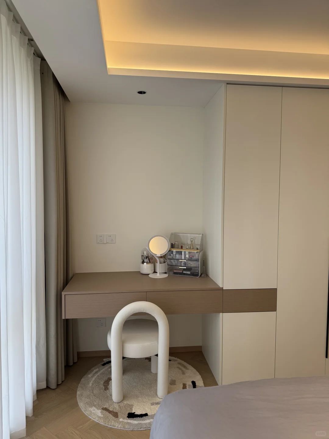 邻居说：你这床尾衣柜比我家衣帽间还实用！