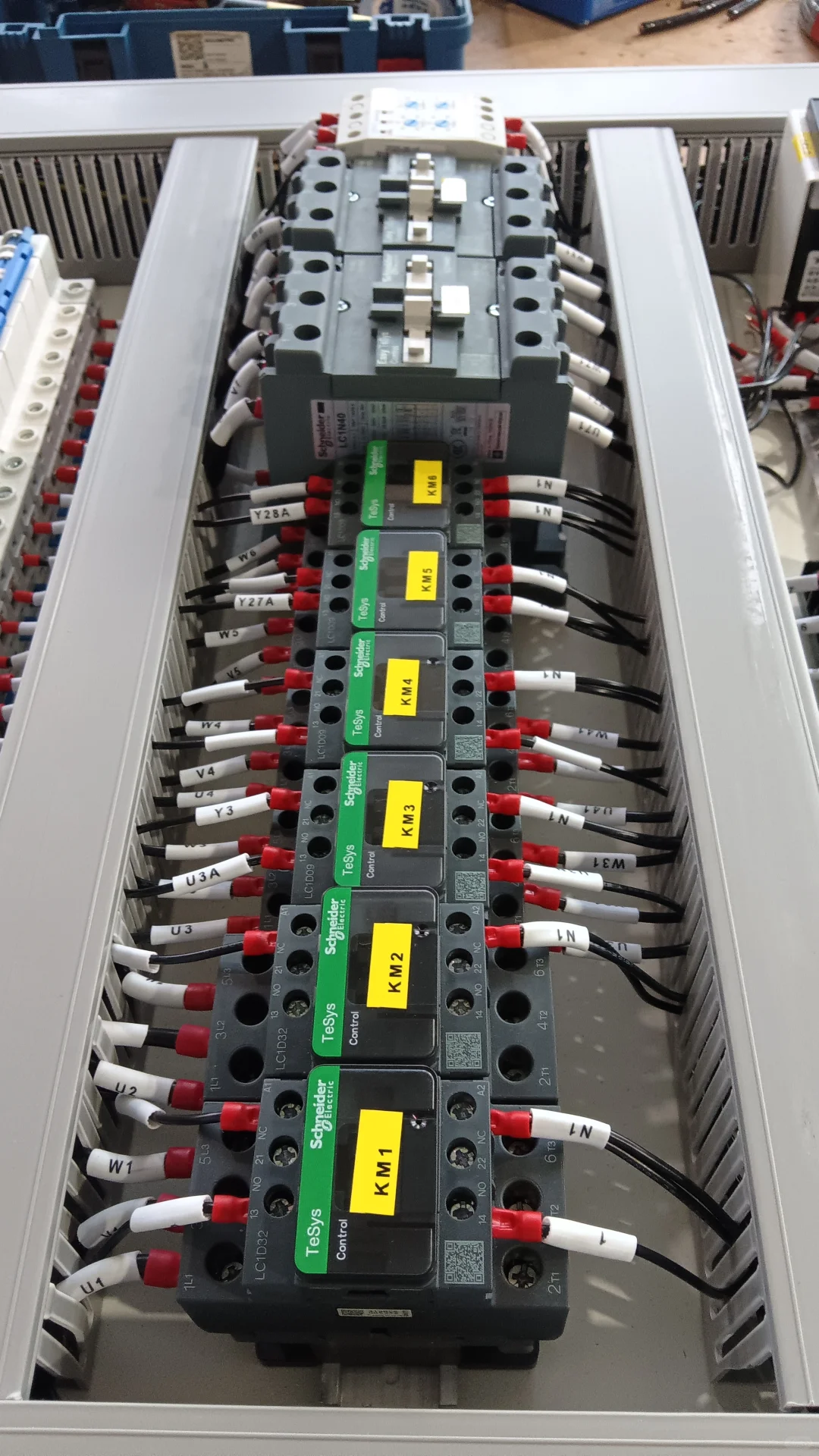 简单粗暴实物装配电工日常配盘接线