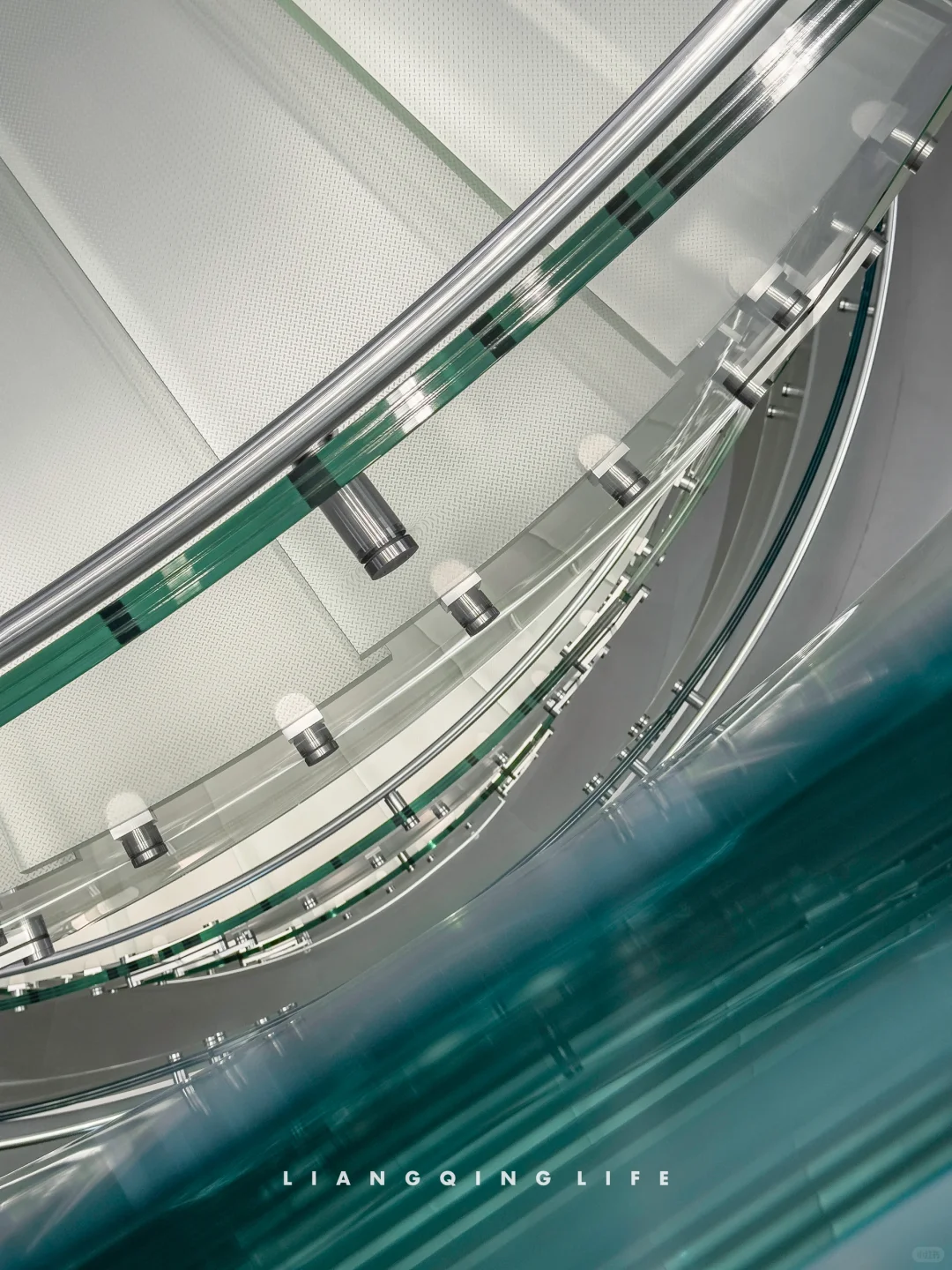 Apple店的玻璃比产品高级