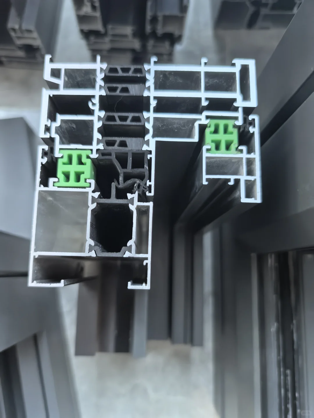 封窗自由!断桥铝窗的智商税我替你交了?