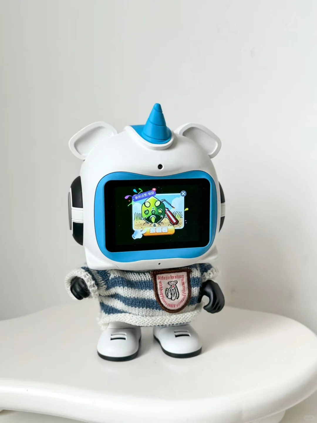 救命！2岁人类幼崽反向驯服AI机器人！