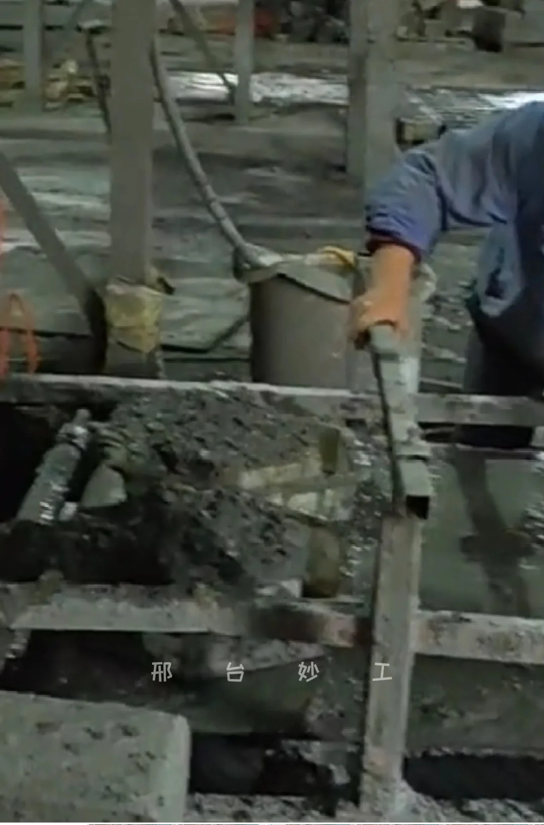 妙工混凝土预制连锁块布料机器生产线设备