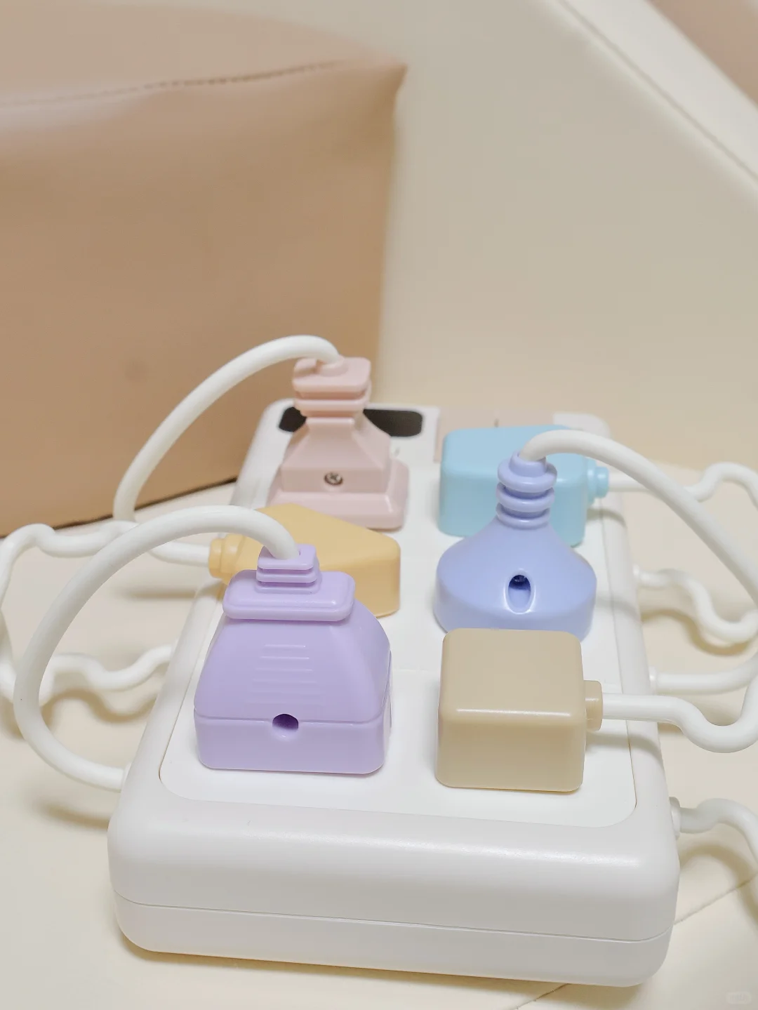 ?宝宝益智玩具新发现！这款插座玩具太绝了