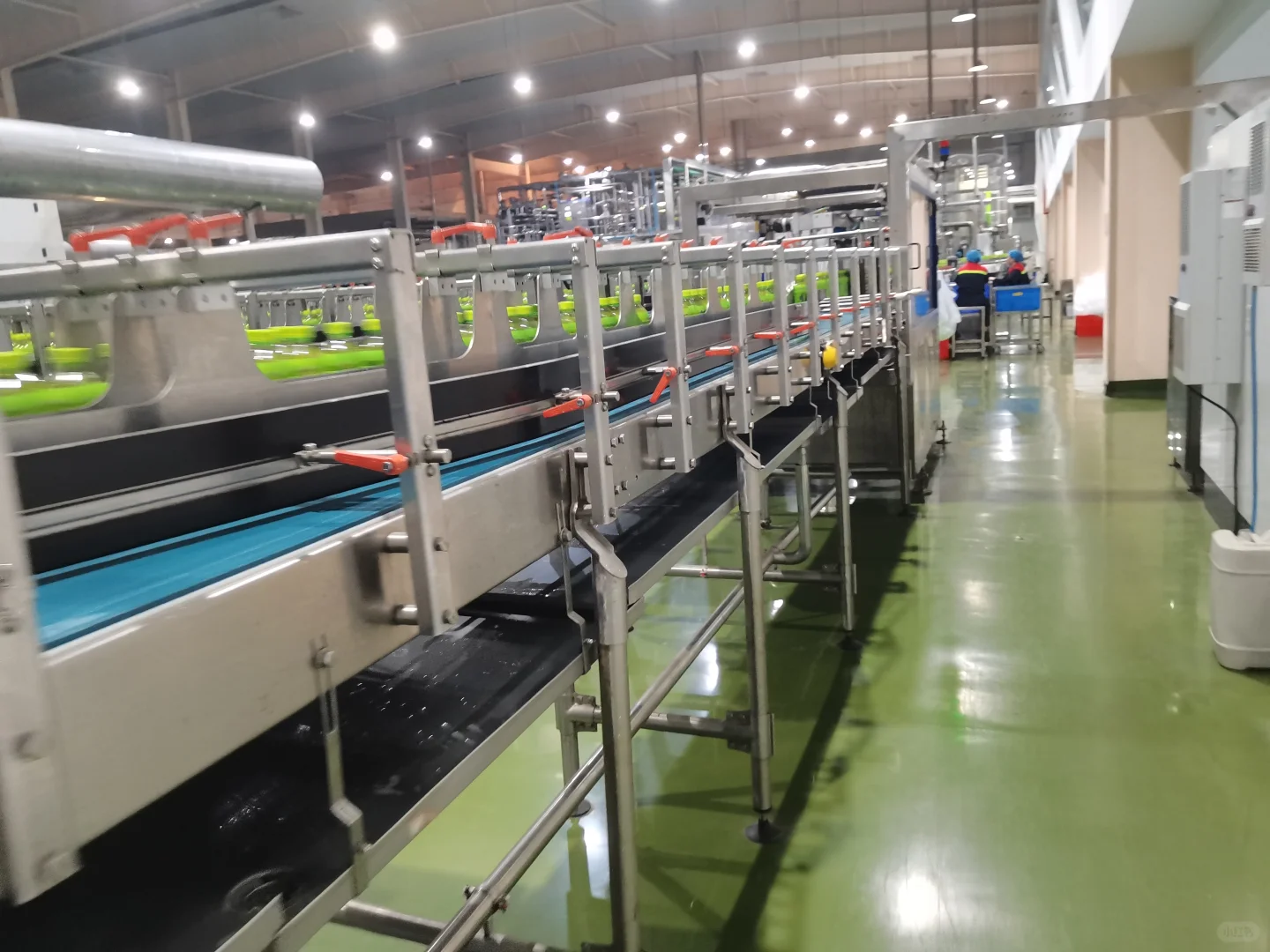 时产28000瓶高速碳酸饮料生产线设备解析