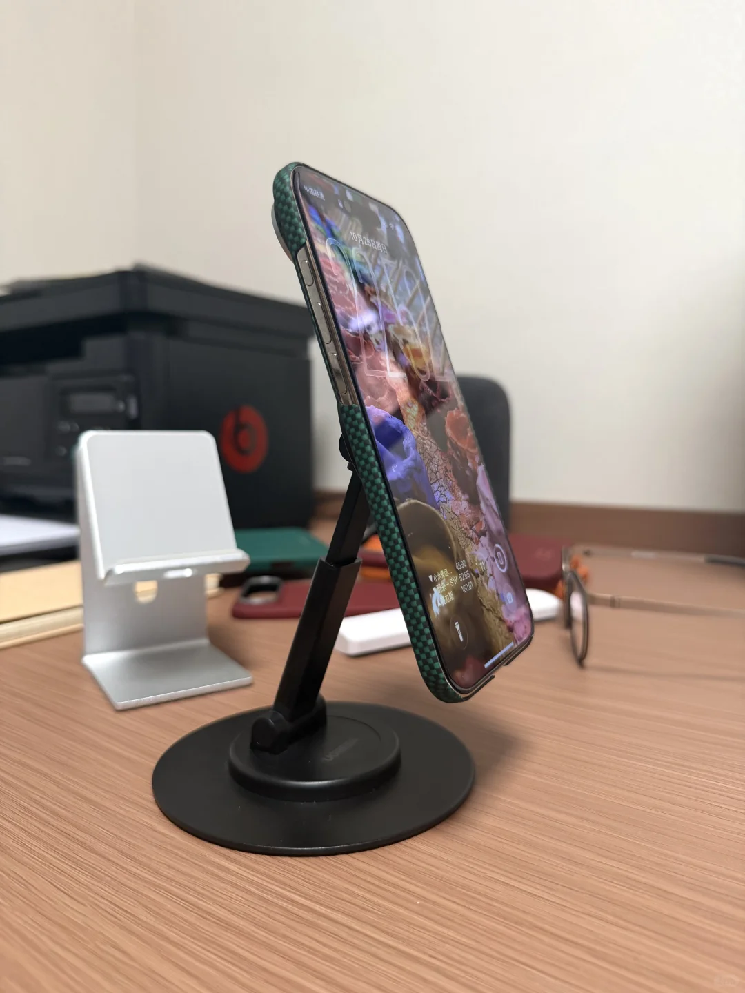 iPhoneAir：一台握着像超薄饼干的手机