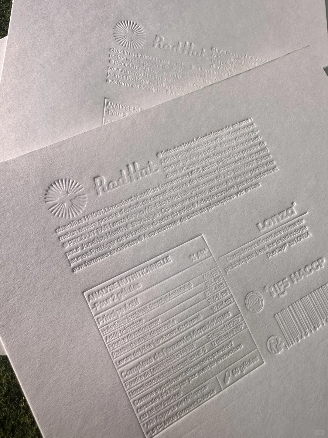 无色压凹完美呈现文字的美！不拘泥印刷