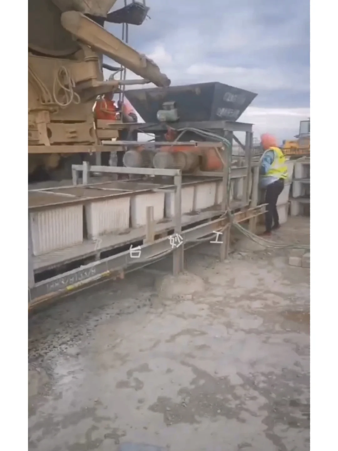 妙工水泥预制构件布料机器成型生产线设备