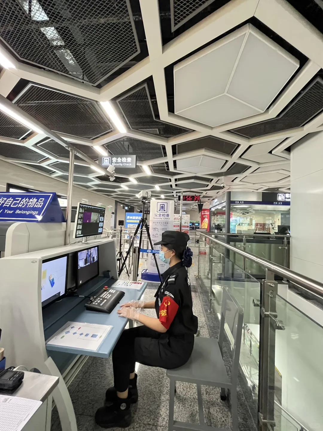 地铁安检之X光机里的三色原则，安检招人。