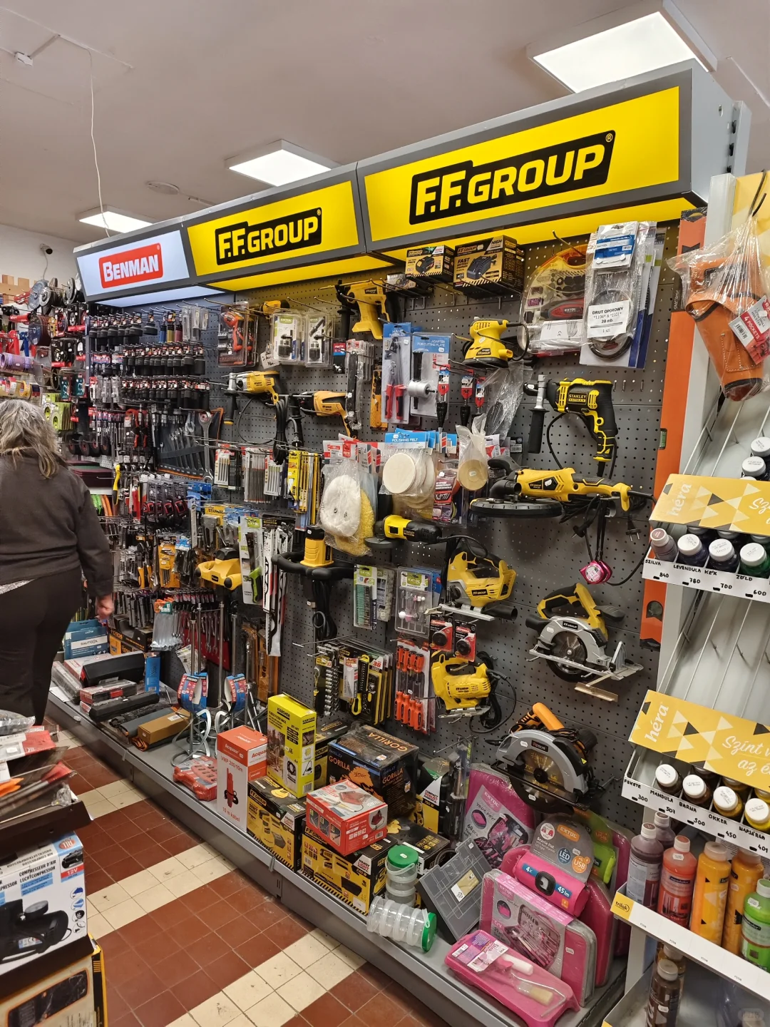 布达佩斯的五金店