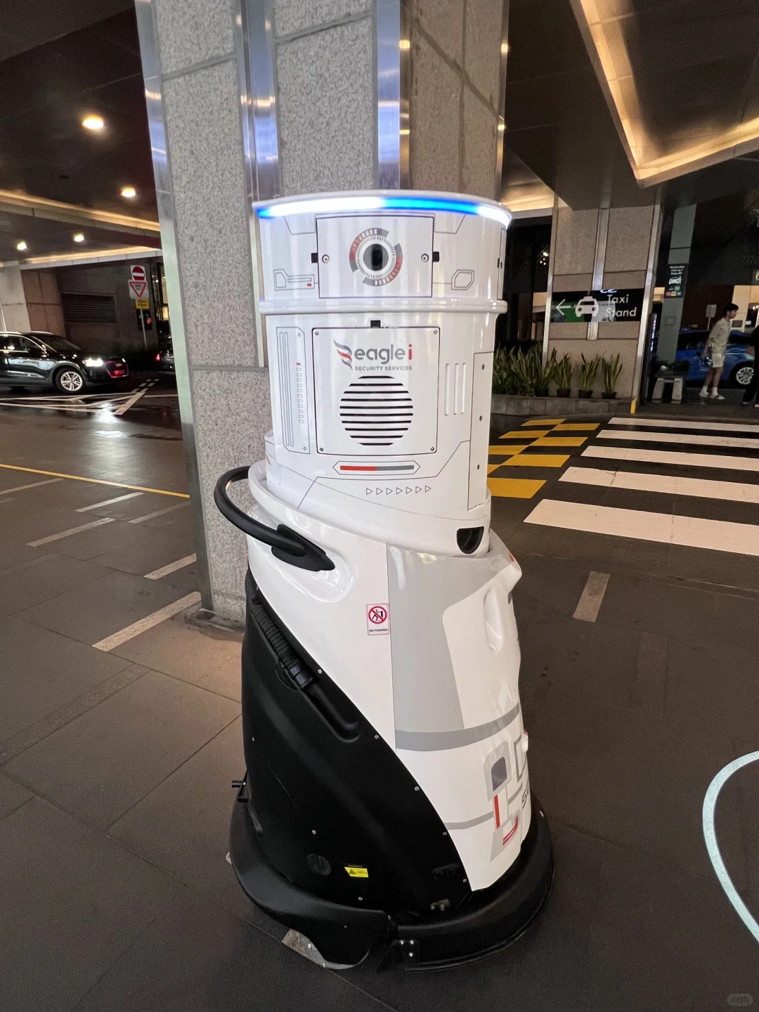 ??天哪！安保机器人会开枪吗？?