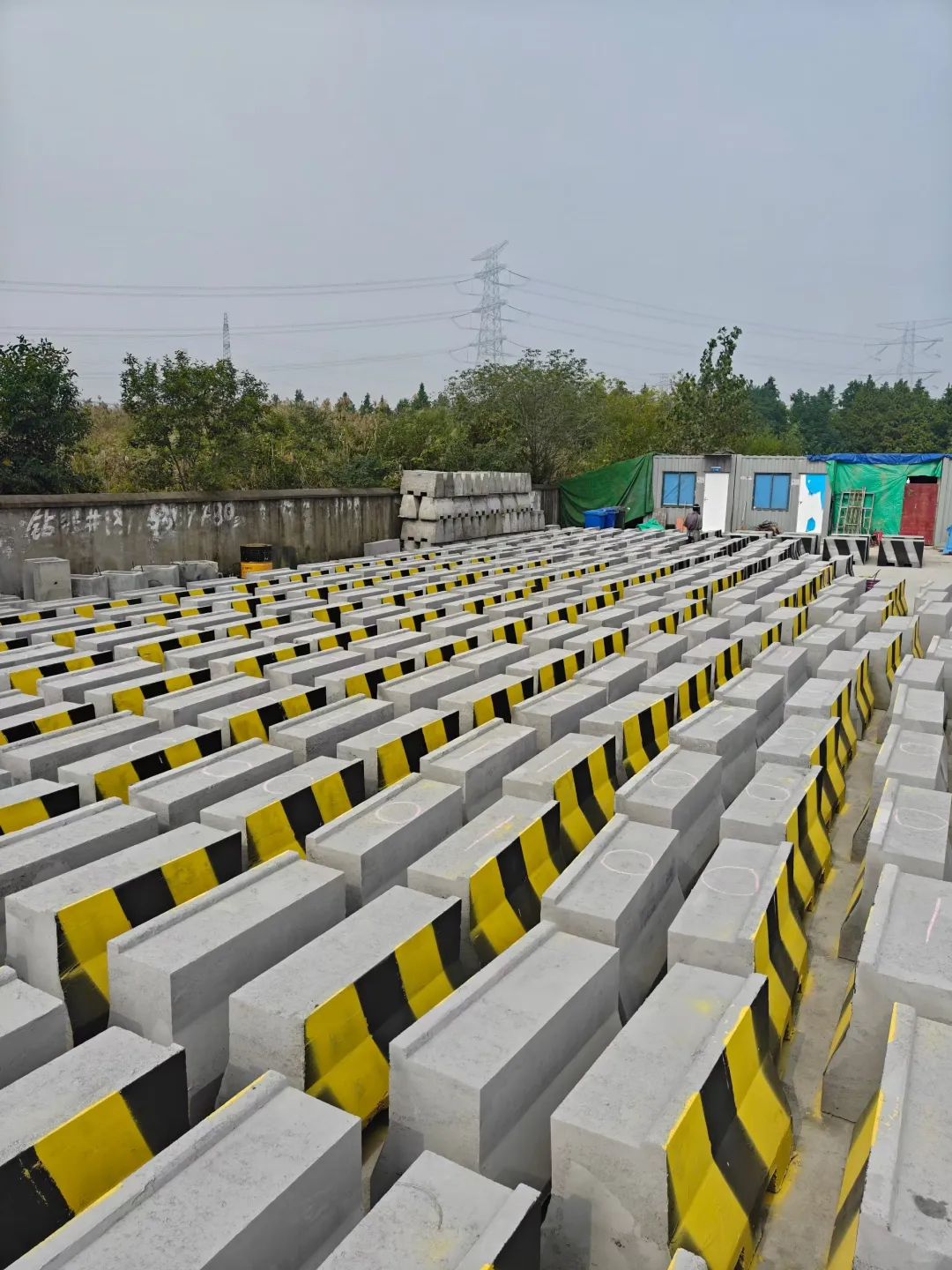 江苏安徽上海围挡水泥墩光伏墩隔离墩