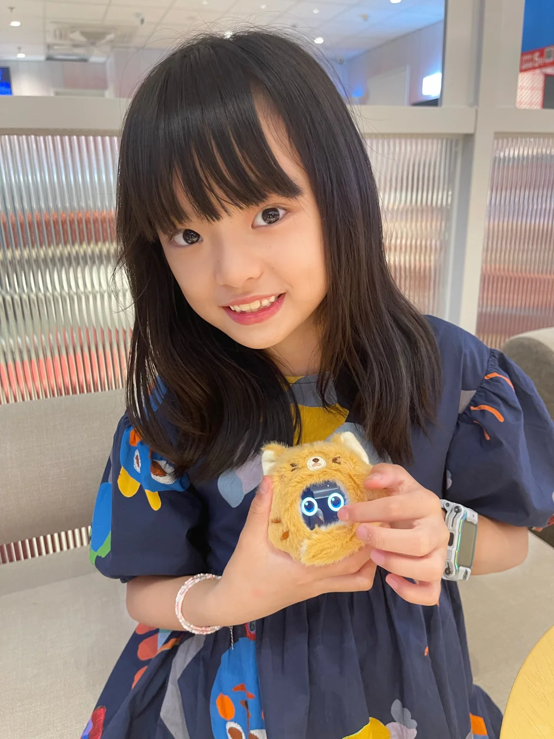 机器人大会上领养的小宠物