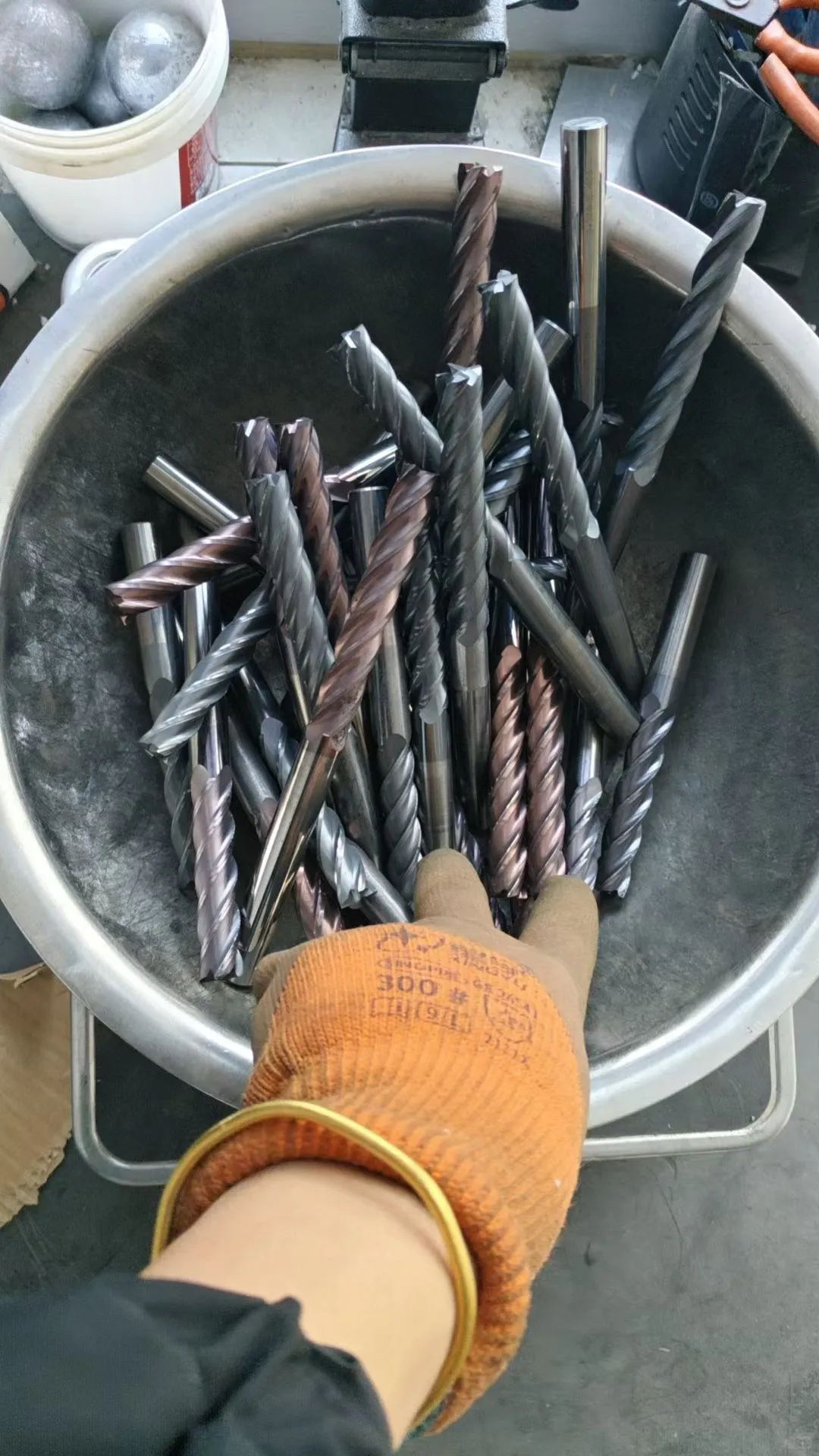 废旧钨钢铣刀回收价格逼近400！