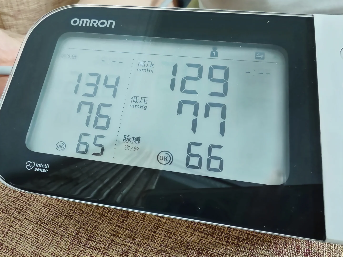 给爸妈买了一款血压测量仪