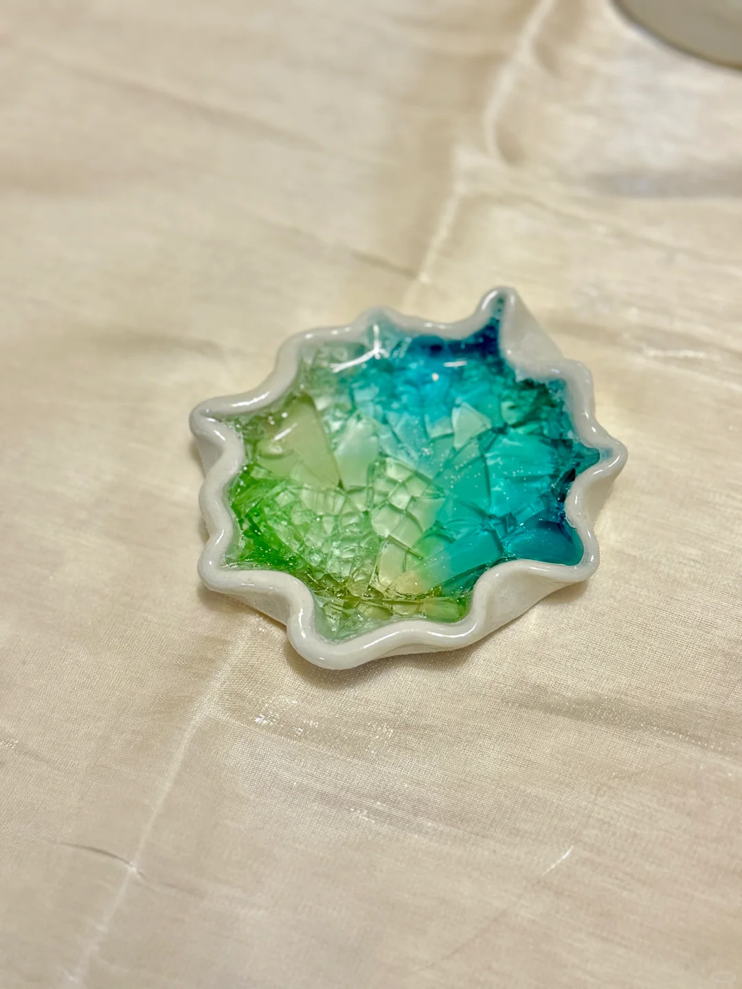 来看看玻璃放进陶瓷里烧前和烧后