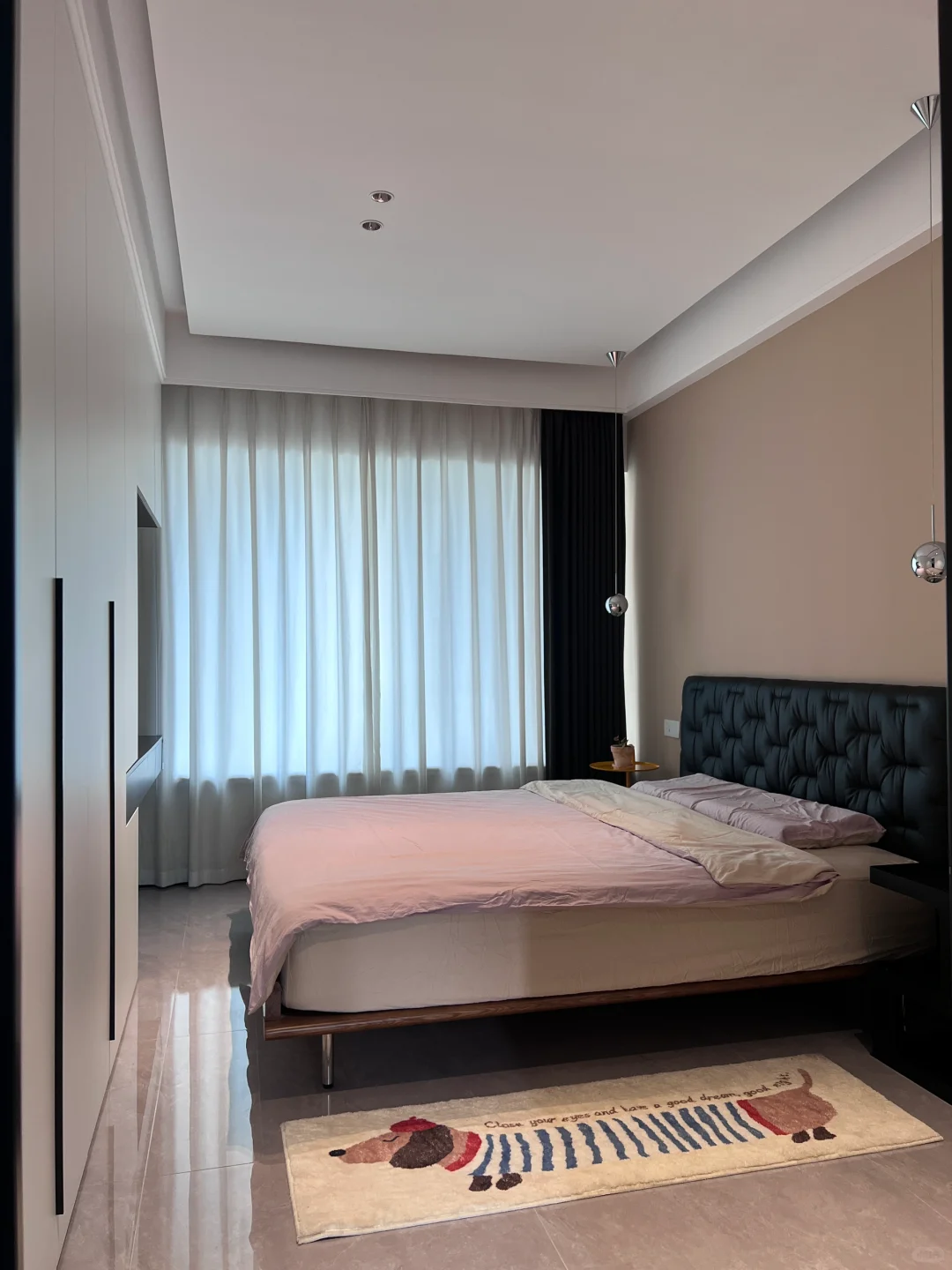 听我一句劝，卧室做床尾衣柜真的太舒服啦！