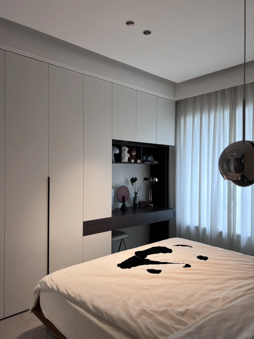 开间3.1m做满墙床尾衣柜真的太舒服了！！