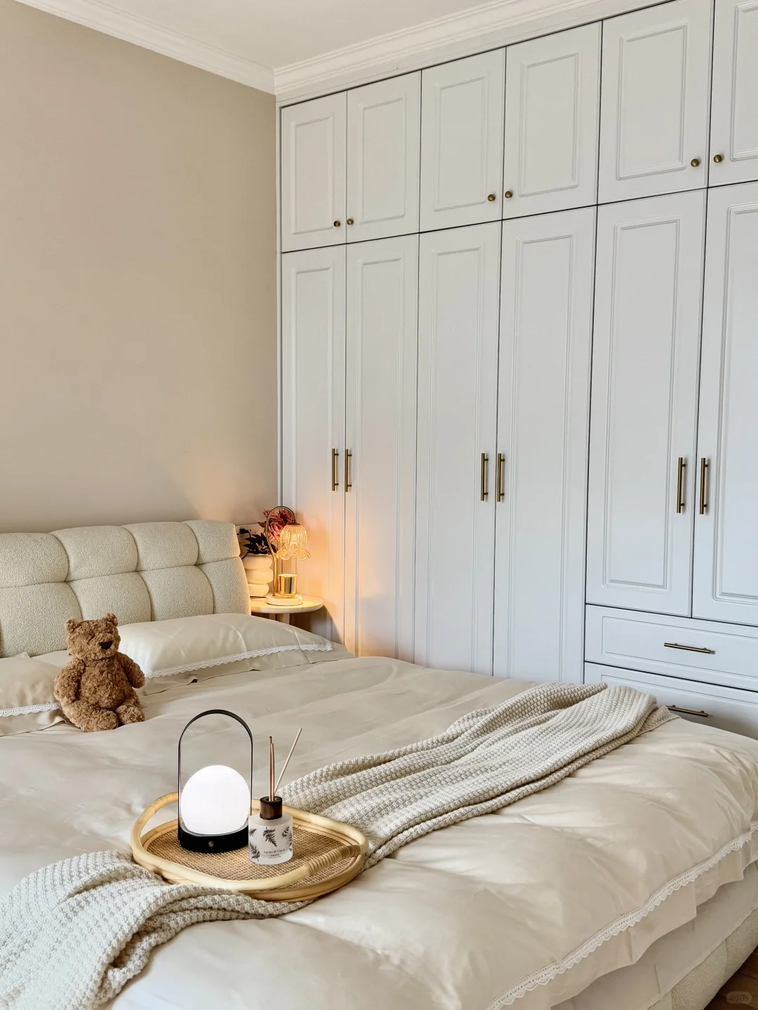 不听劝，卧室打整面墙的衣柜！全部做成挂衣区