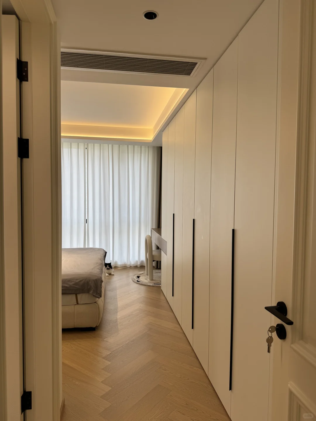 邻居说：你这床尾衣柜比我家衣帽间还实用！