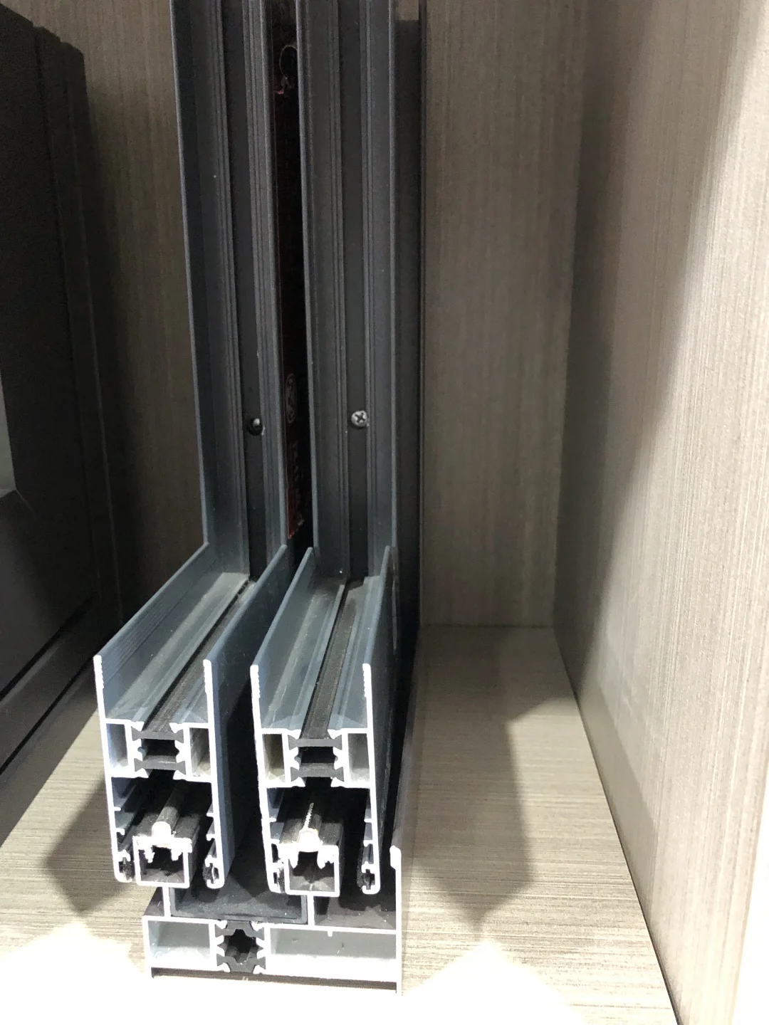 铝合金门窗选购告一段落