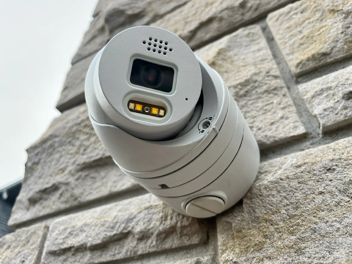 一键掌控安全！声光报警+智能远程喊话摄像