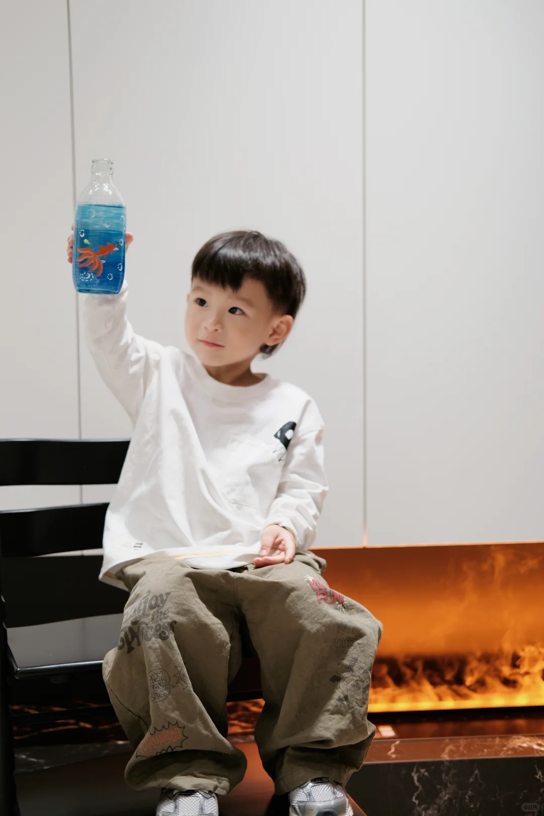 娃的幼儿园作业火了｜玻璃瓶改造成鱼缸?