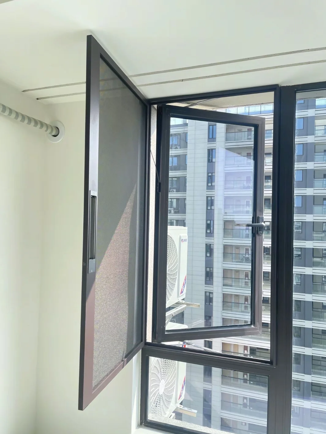 给正在装修还没封窗的参考下！2w系统窗下车