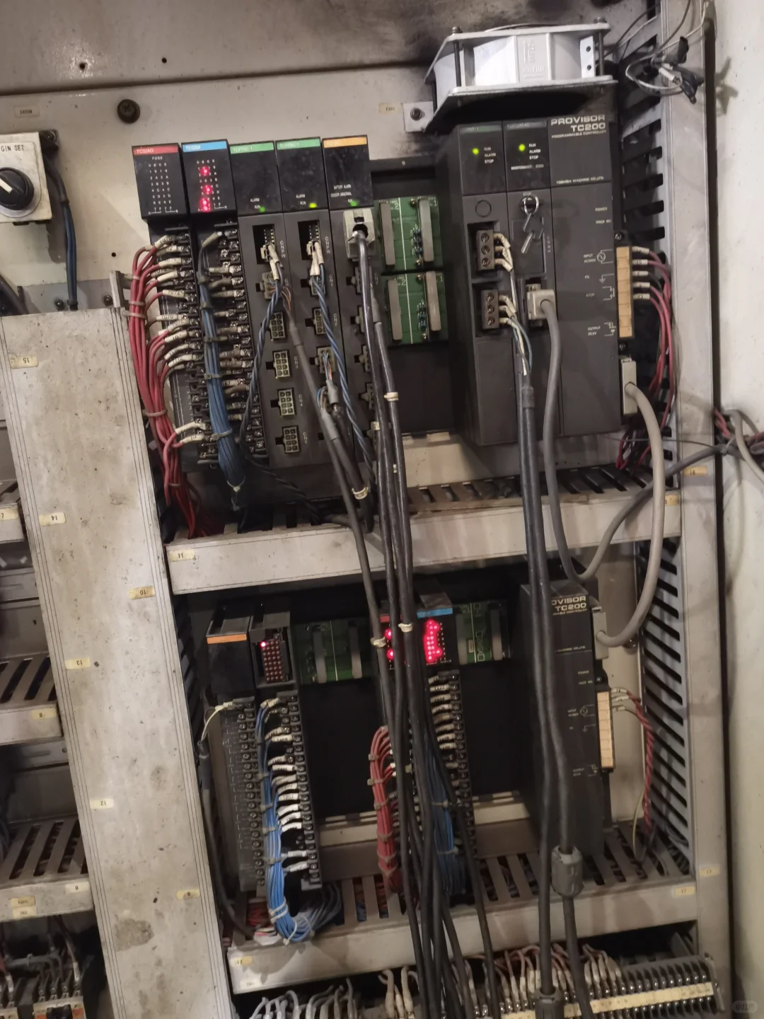 泰国工厂使用中的东芝350压铸机