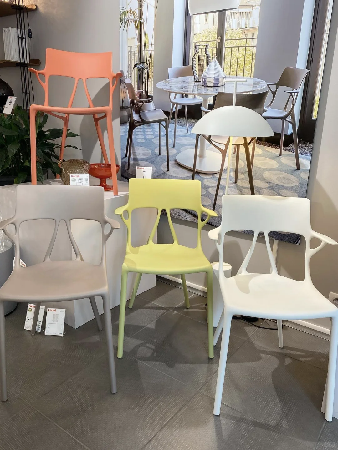 ??Kartell A.I.椅 | 坐入未来的流动符号